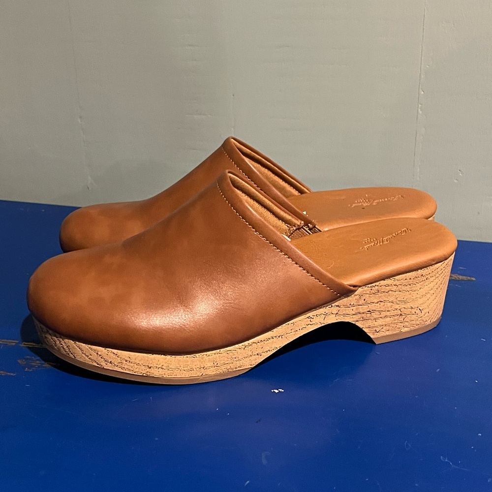 COPY - Magnolia Clogs by Universal Thread ~size 9